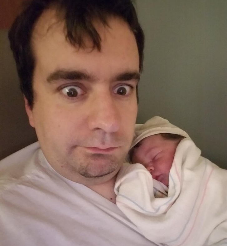 25 Pais que não souberam controlar as emoções ao ver os filhos recém-nascidos