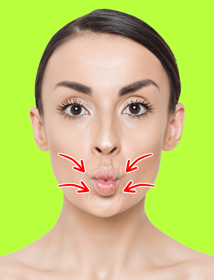 7 Ejercicios antiarrugas que pueden quitarle años a tu rostro
