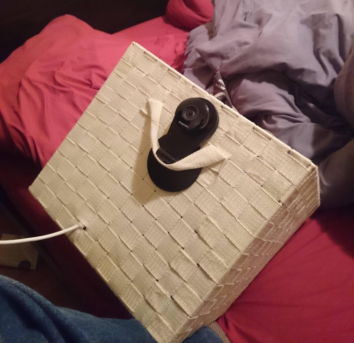 Cómo detectar rápidamente una cámara oculta en un alojamiento alquilado de Airbnb