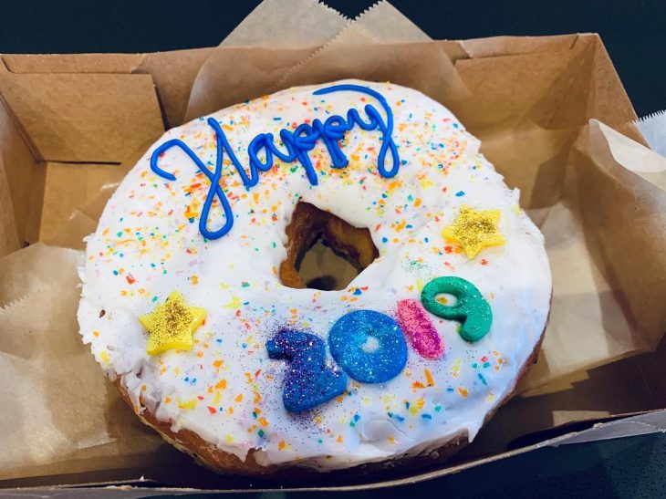 pastel en forma de donut