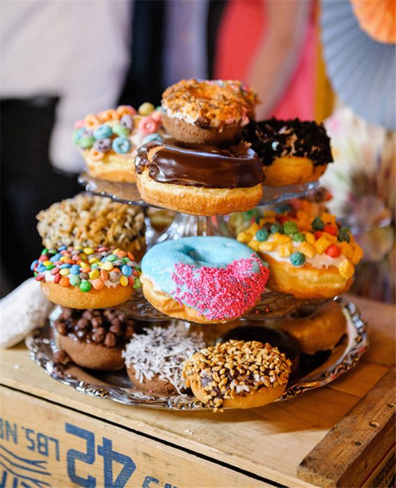 donas con cereal y lunetas