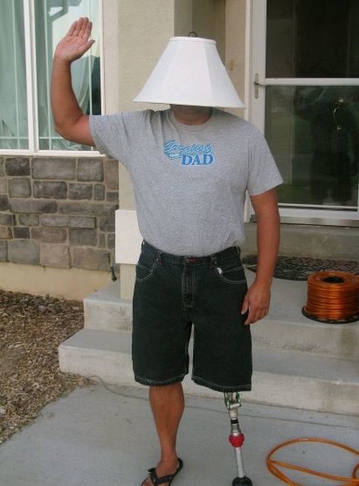 Un hijo le pidió a su papá que no saliera a despedirse de él al autobús escolar y lo lamentó durante todo el año