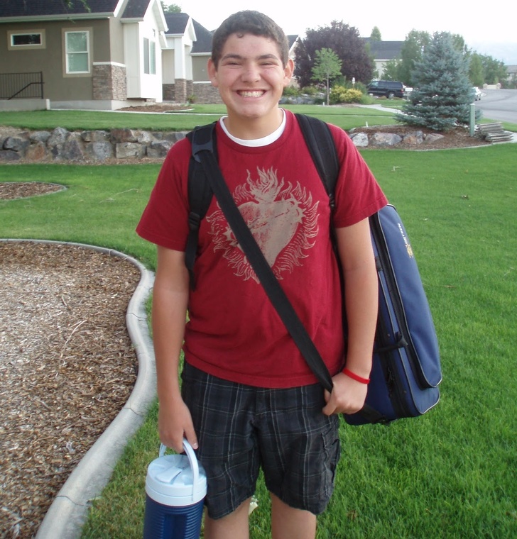 Un hijo le pidió a su papá que no saliera a despedirse de él al autobús escolar y lo lamentó durante todo el año