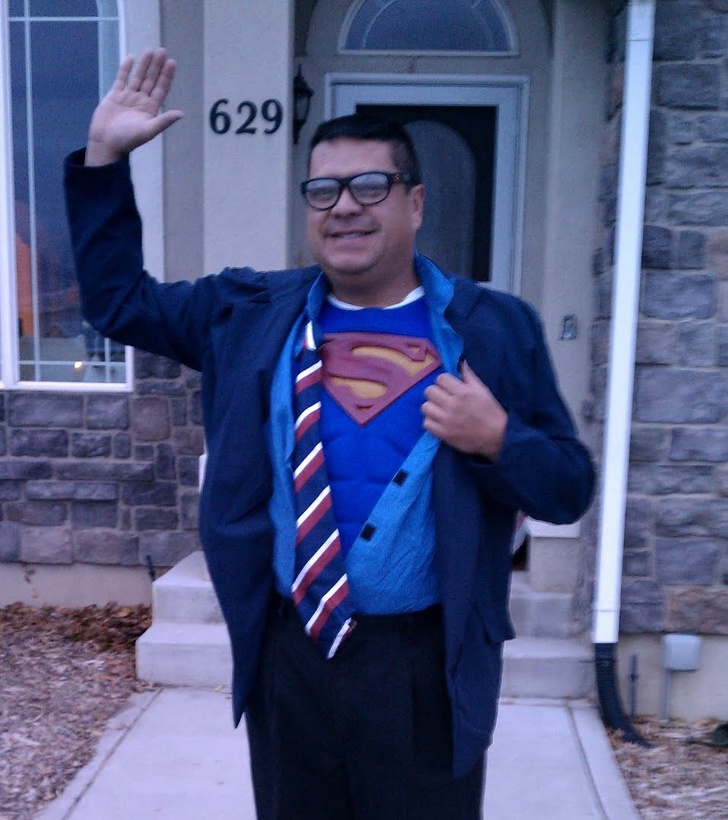 Un hijo le pidió a su papá que no saliera a despedirse de él al autobús escolar y lo lamentó durante todo el año