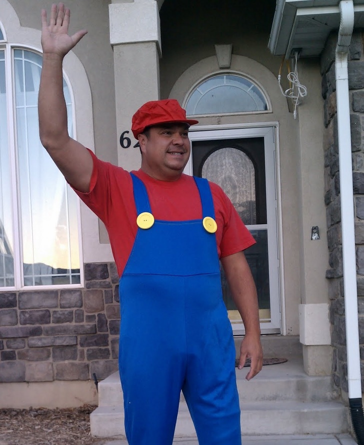 Un hijo le pidió a su papá que no saliera a despedirse de él al autobús escolar y lo lamentó durante todo el año