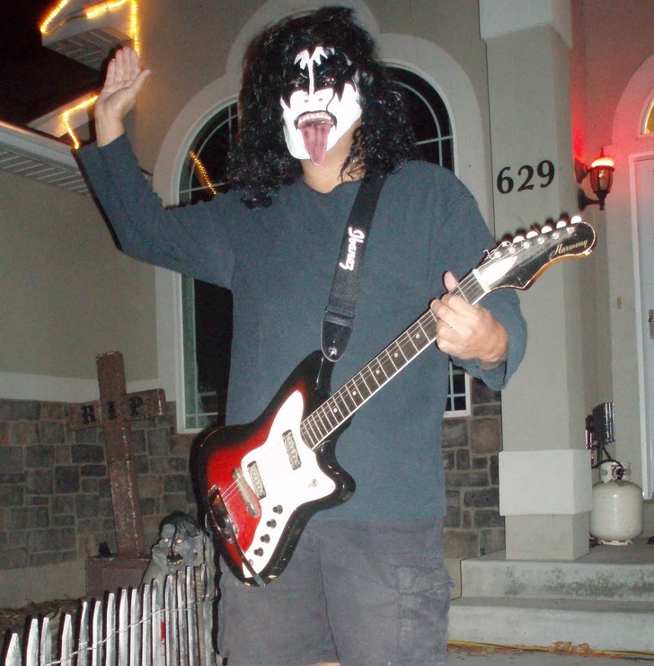 Un hijo le pidió a su papá que no saliera a despedirse de él al autobús escolar y lo lamentó durante todo el año