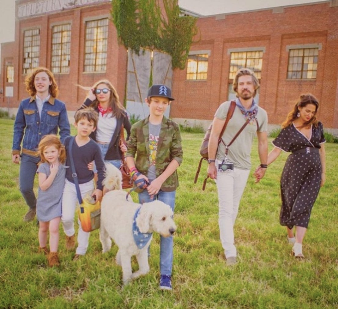 15+ Photos Of The Hanson Brothers After All Of Then Became Dads Small