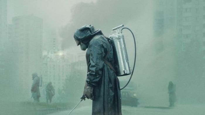 No sigue la fórmula tradicional del terror, no hay clichés, pero de cualquier forma logra ponerte la piel chinita. Más bien te dará miedo ver algo tan horrible que fue real.