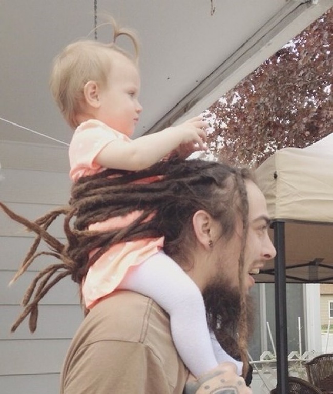 19 Pais exaustos compartilham fotos que dão até pena, mas que são engraçadíssimas