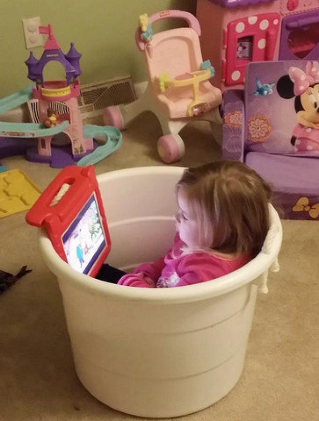 25 Mostras de que não há força mais destruidora do que uma criança que fica sozinha