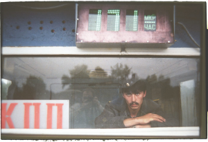 La imagen puede contener: 1 persona, interior