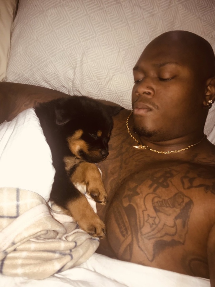 20 Fotos de pais que provam ser capazes de fazer qualquer coisa pelos filhos (até virar travesseiro)