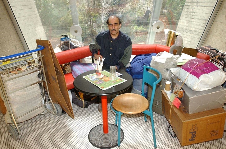 10 Personas que quedaron atrapadas en un aeropuerto durante mucho tiempo (y algunas todavía viven allí)