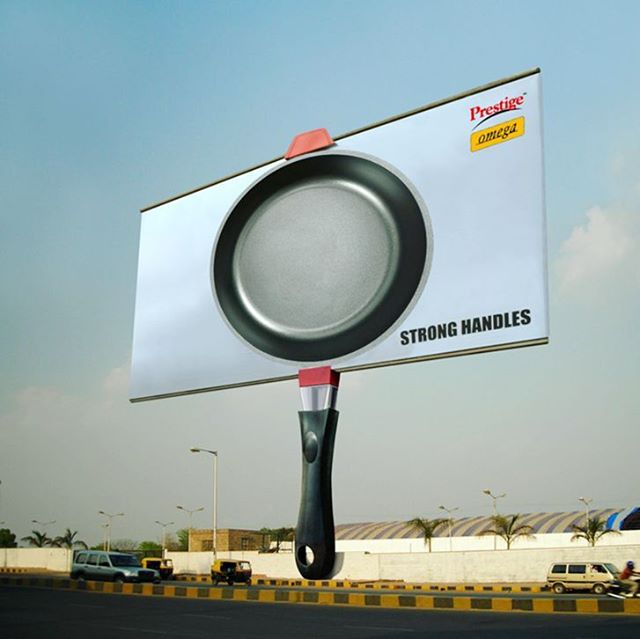 enorme anuncio publicitario de un sartén