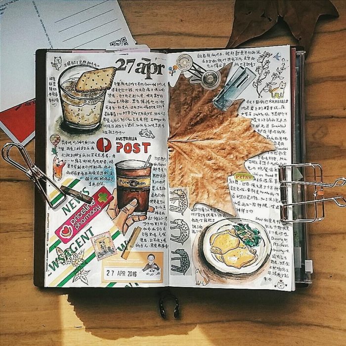 diario con hoja gigante pegada 