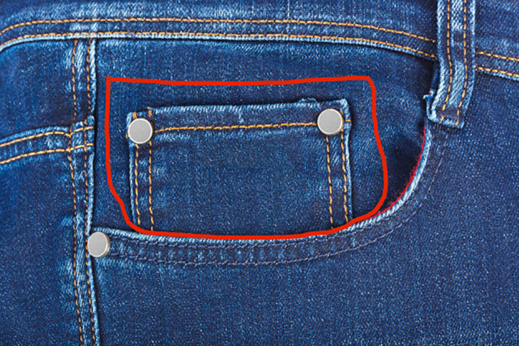 bolso pequeño en pantalones