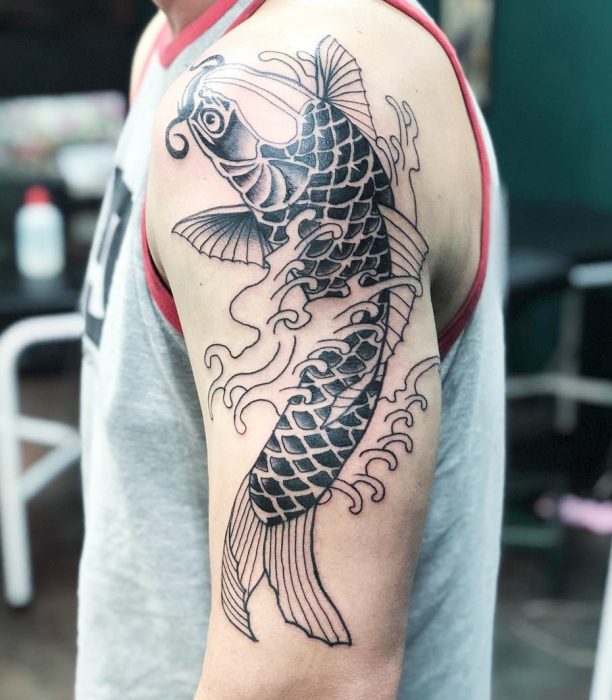 15 Diseños de pez koi en tatuajes para las personas fuertes que buscan