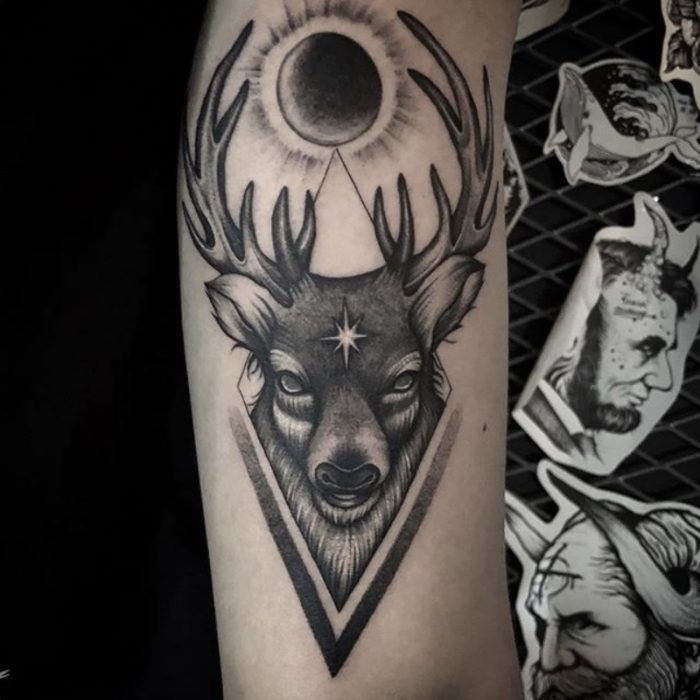 tatuaje de un ciervo