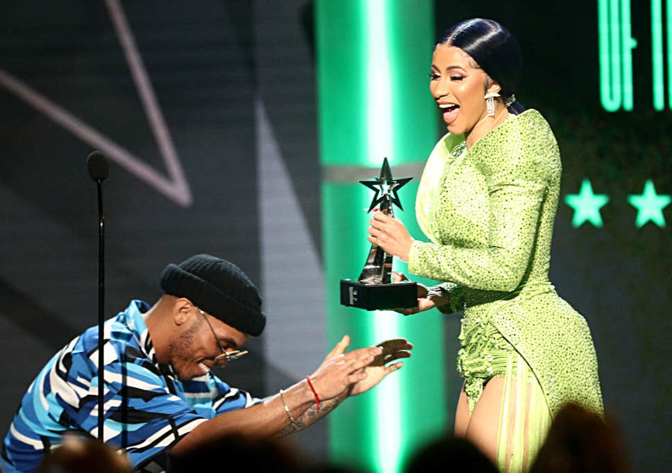 Cardi B est devenue la première rappeuse à remporter le prix de l'album