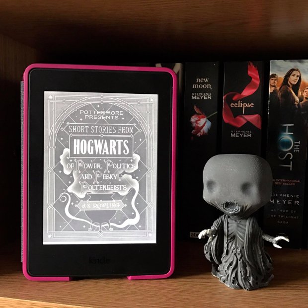 Portada del libro Historias cortas de Hogwarts de poder, política y molestos poltergeist