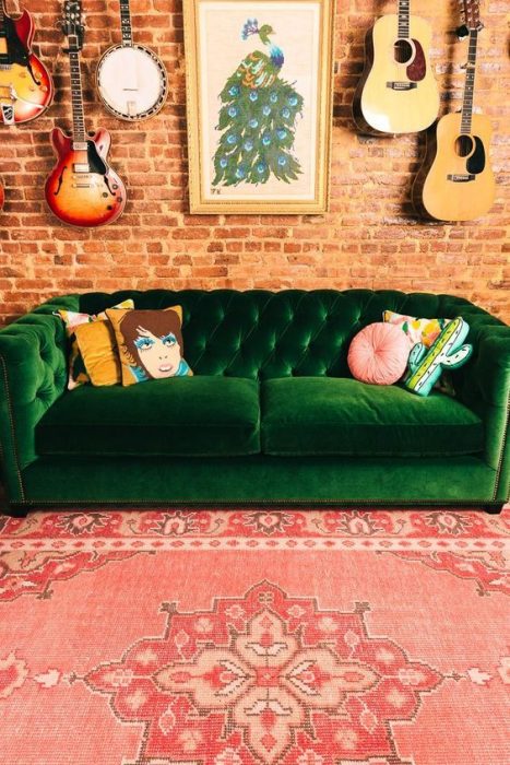 sillón verde de terciopelo