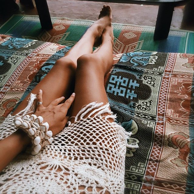 chica con vestido corto 