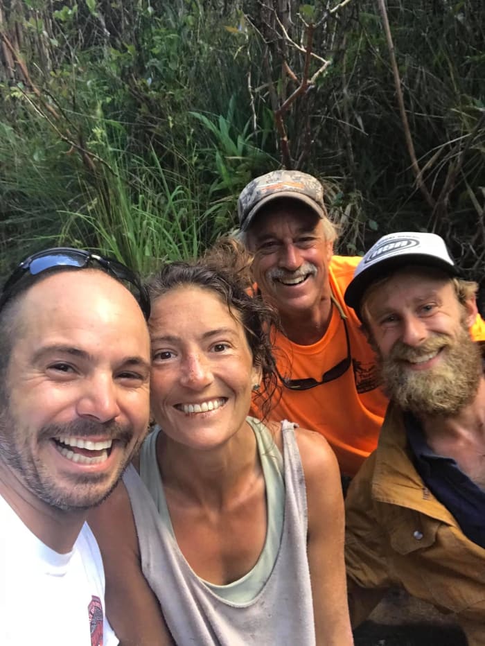 Amanda Eller with the search team that rescued her.