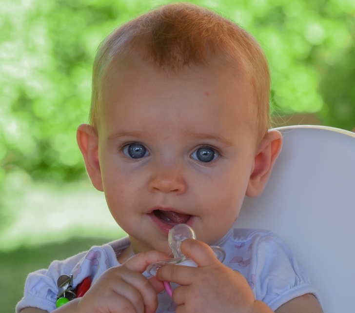 7 Mitos e uma verdade sobre o uso da chupeta que todos os pais deveriam conhecer