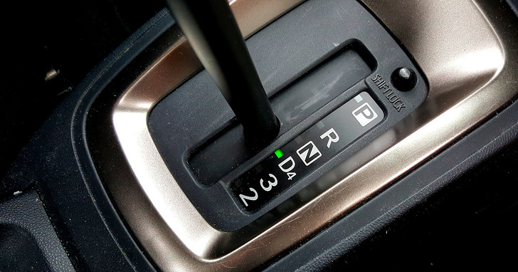 9 Cosas que no deberías hacerle a un automóvil con transmisión automática