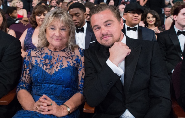 7 Famosos que aún viven con sus padres y no tienen prisa por mudarse