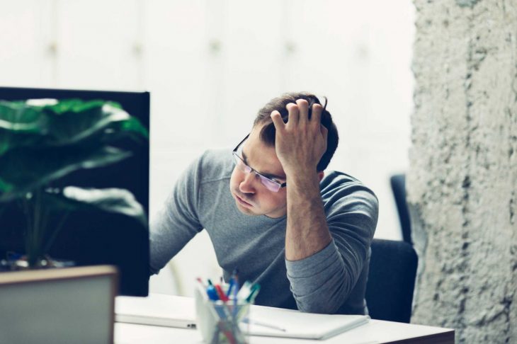 hombre en trabajo que no le gusta