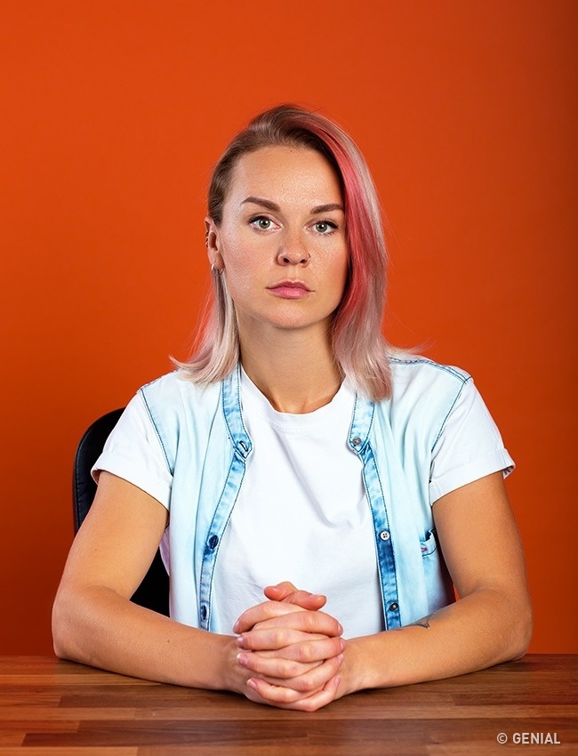 12 poses y gestos que no te favorecen en absoluto