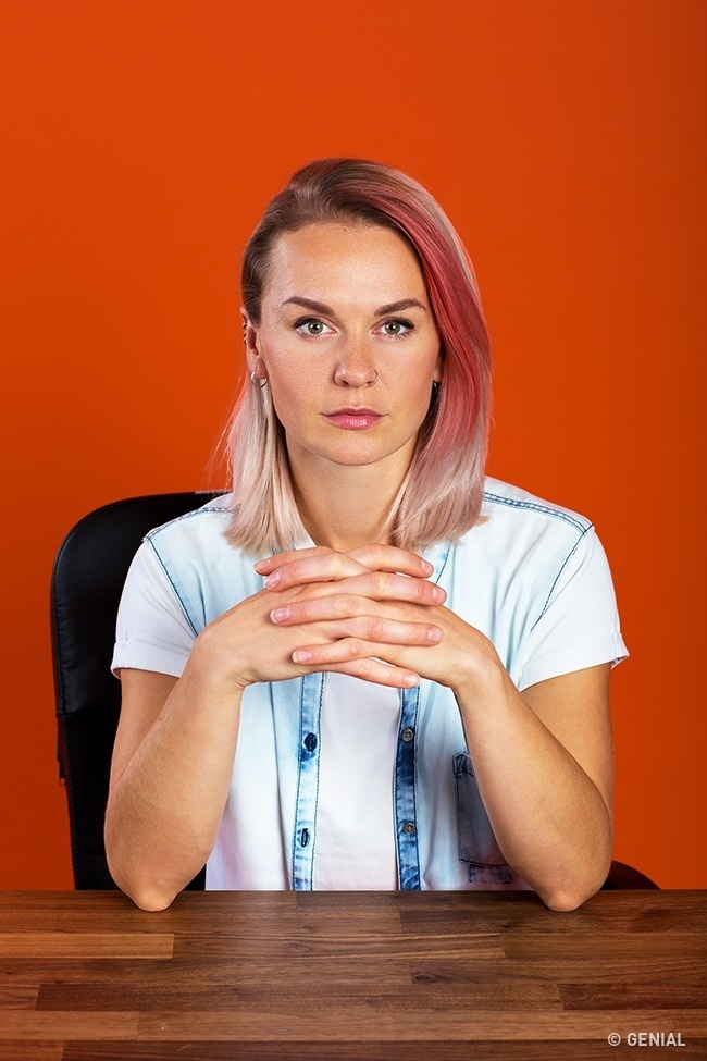 12 poses y gestos que no te favorecen en absoluto