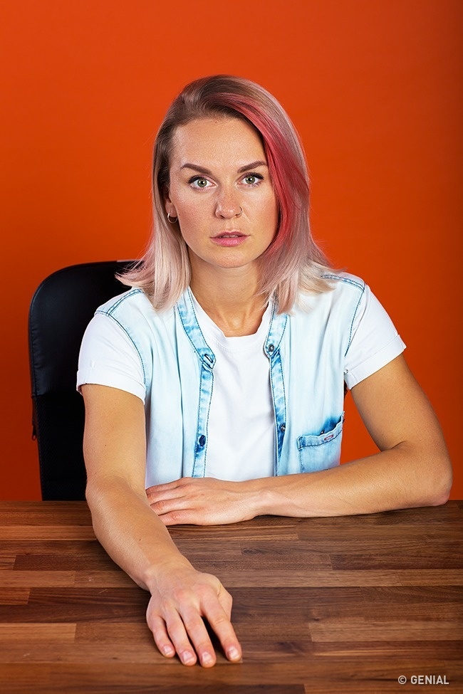 12 poses y gestos que no te favorecen en absoluto