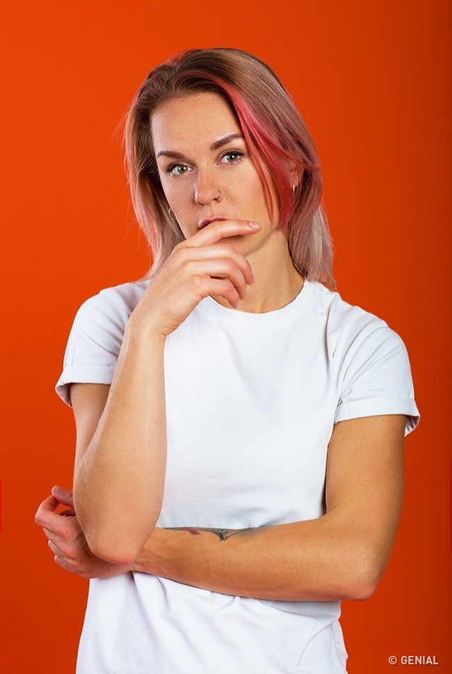 12 poses y gestos que no te favorecen en absoluto