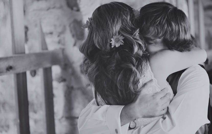 Resultado de imagen de abrazo pareja