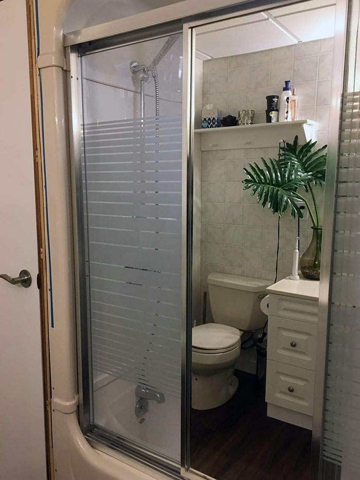 This Mirror Makes It Look Like The Entire Bathroom Is In The Tub This Mirror Makes It Look Like The Entire Bathroom Is In The Tub