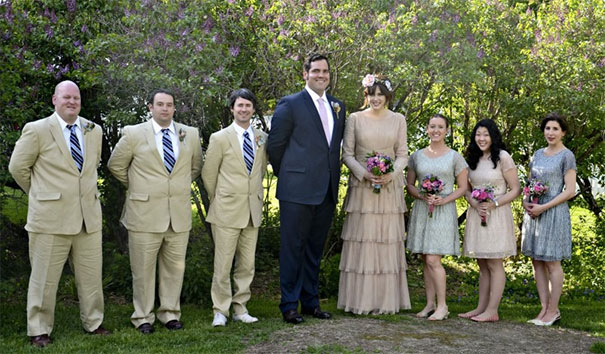 What A 6'8" Groom And 6'4" Bride Look Like (Next To Normal People) What A 6