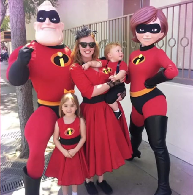 Family-Of-Four Visits Disneyland Every Week Dressed Up As Disney ...