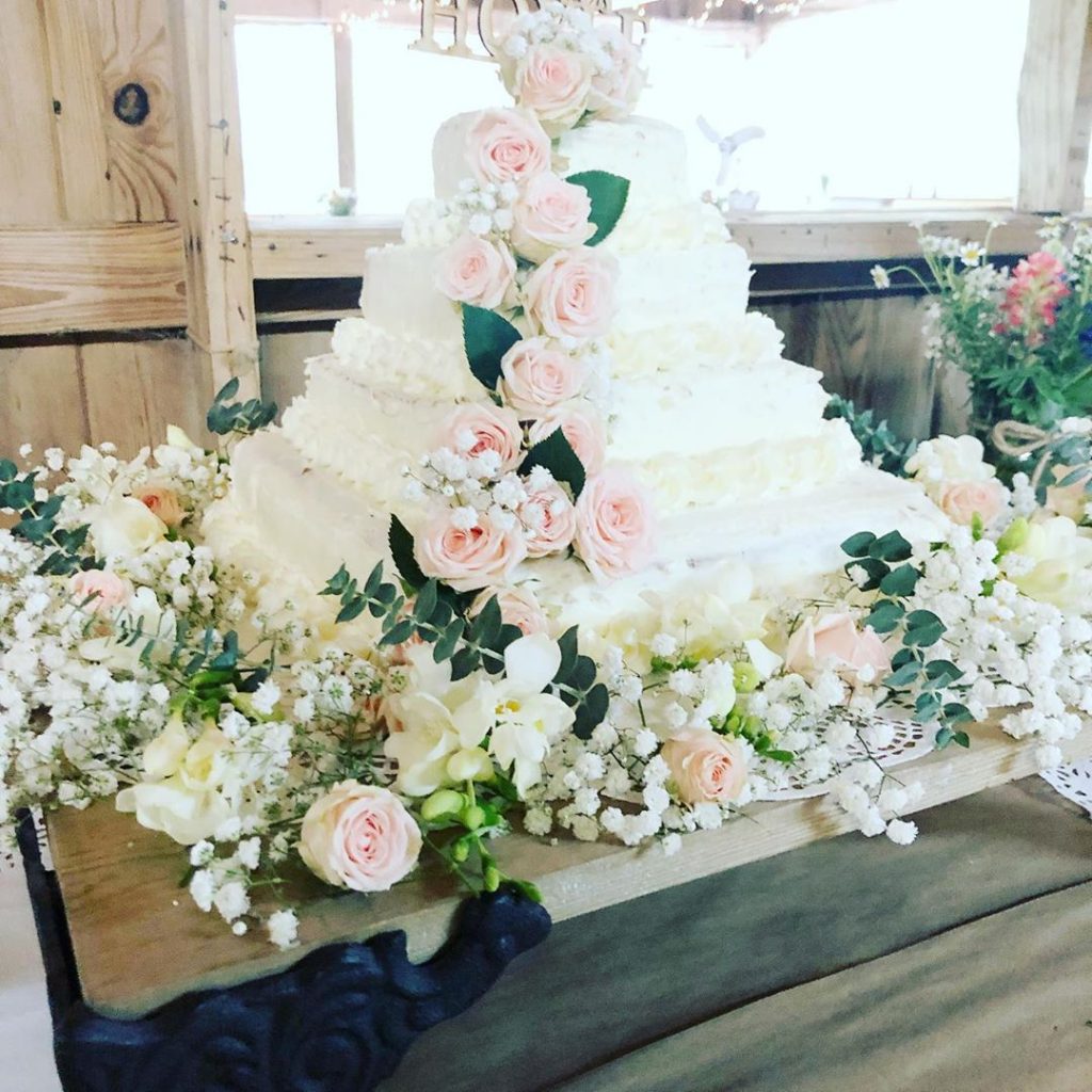 A Couple Made A Beautiful DIY Wedding Cake From Costco And Trader Joe's