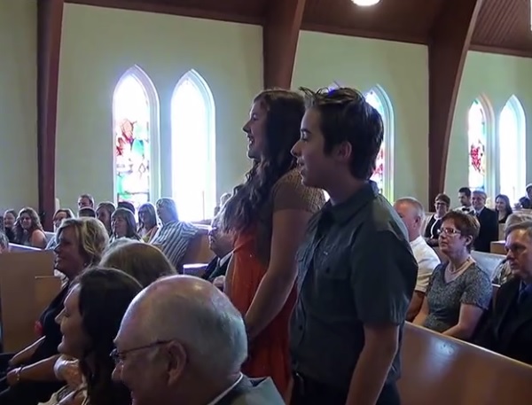 Lors d'un mariage, des étudiants ont surpris les invités ...