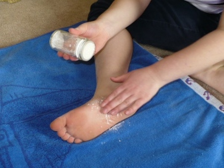 15 Maneras de deshacerse del olor desagradable de los zapatos rápidamente