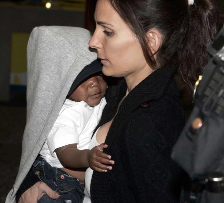 14 Fotos que muestran lo que realmente hacen los asistentes de las celebridades