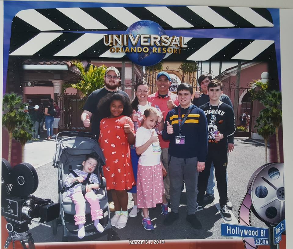 Image may contain: 9 people, people smiling, people standing