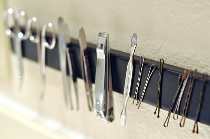 barra magnetica para acomodar articulos de belleza