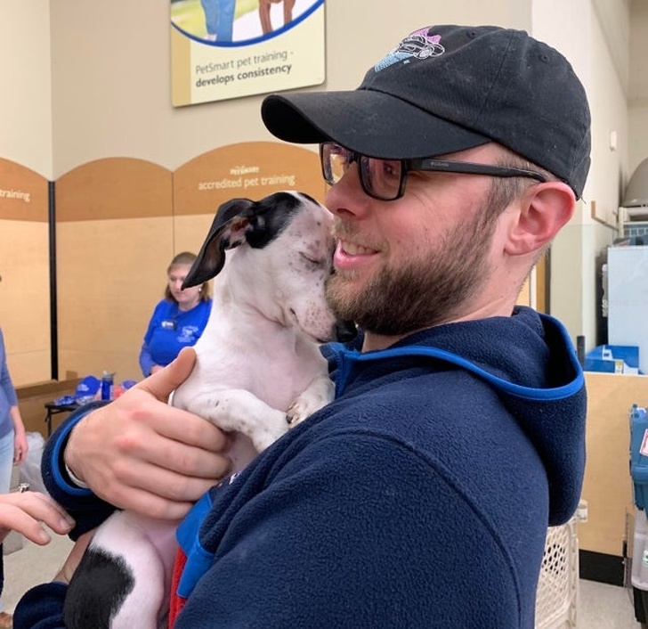 20 People Who Didn’t Want “Those Pets in the House” but Now Can’t Spend a Day Without Them