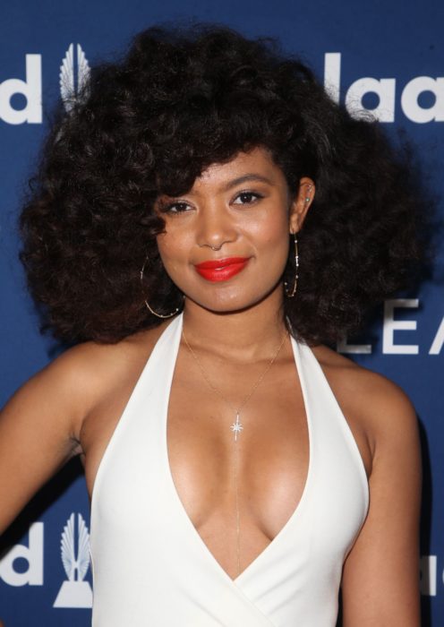 Jaz Sinclair durante la alfombra roja de una cadena de televisión