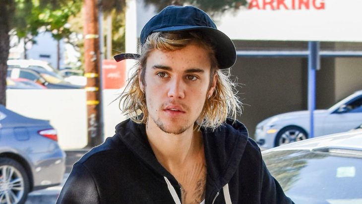 Justin Bieber captado mientras camina por las calles de los ángeles