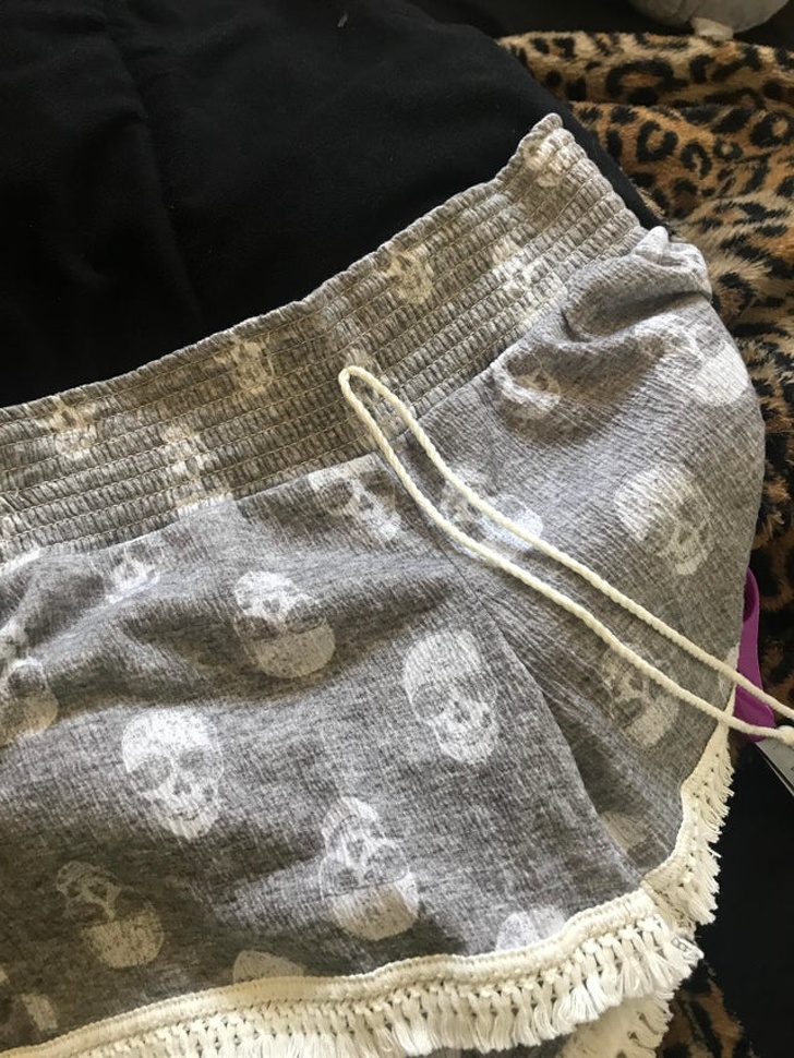 25+ Photos About Clothing Troubles That All of Us Can Understand