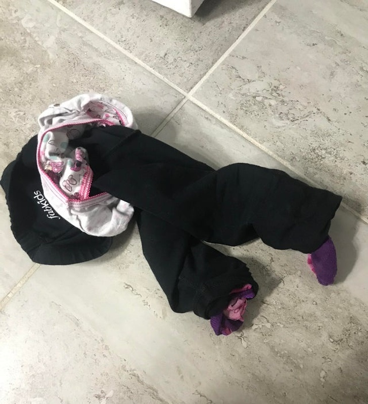 25+ Photos About Clothing Troubles That All of Us Can Understand